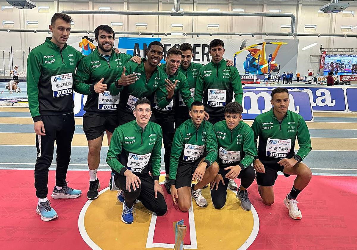 Integrantes del equipo masculino campeón del Playas de Castellón, con Dani Rodríguez arriba a la derecha.