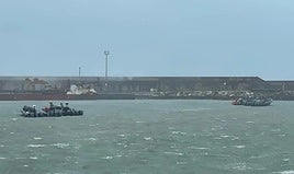 Varias lanchas neumáticas de la Guardia Civil en Barbate.