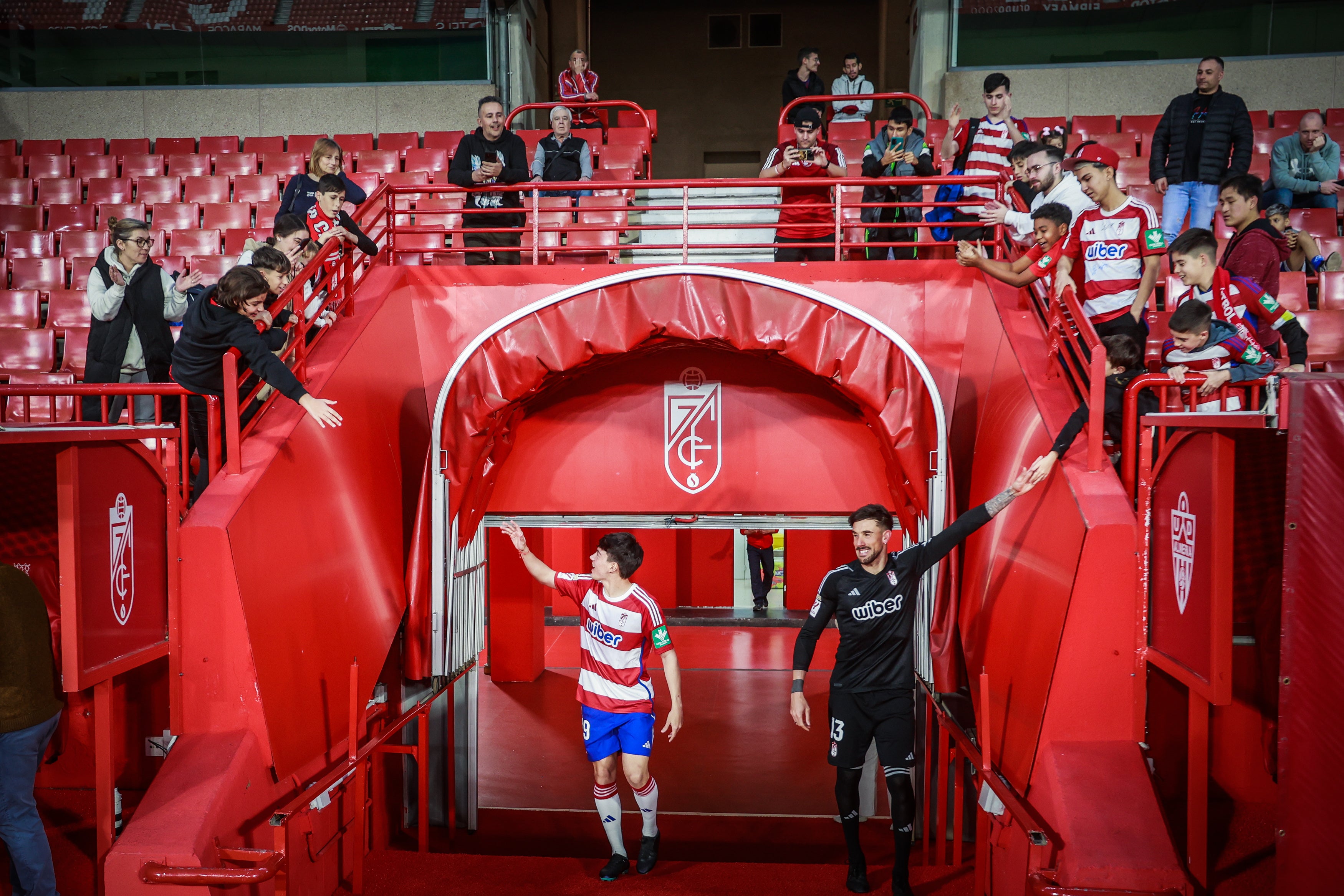 Las imágenes de la presentación de Pellistri y Marc Martínez