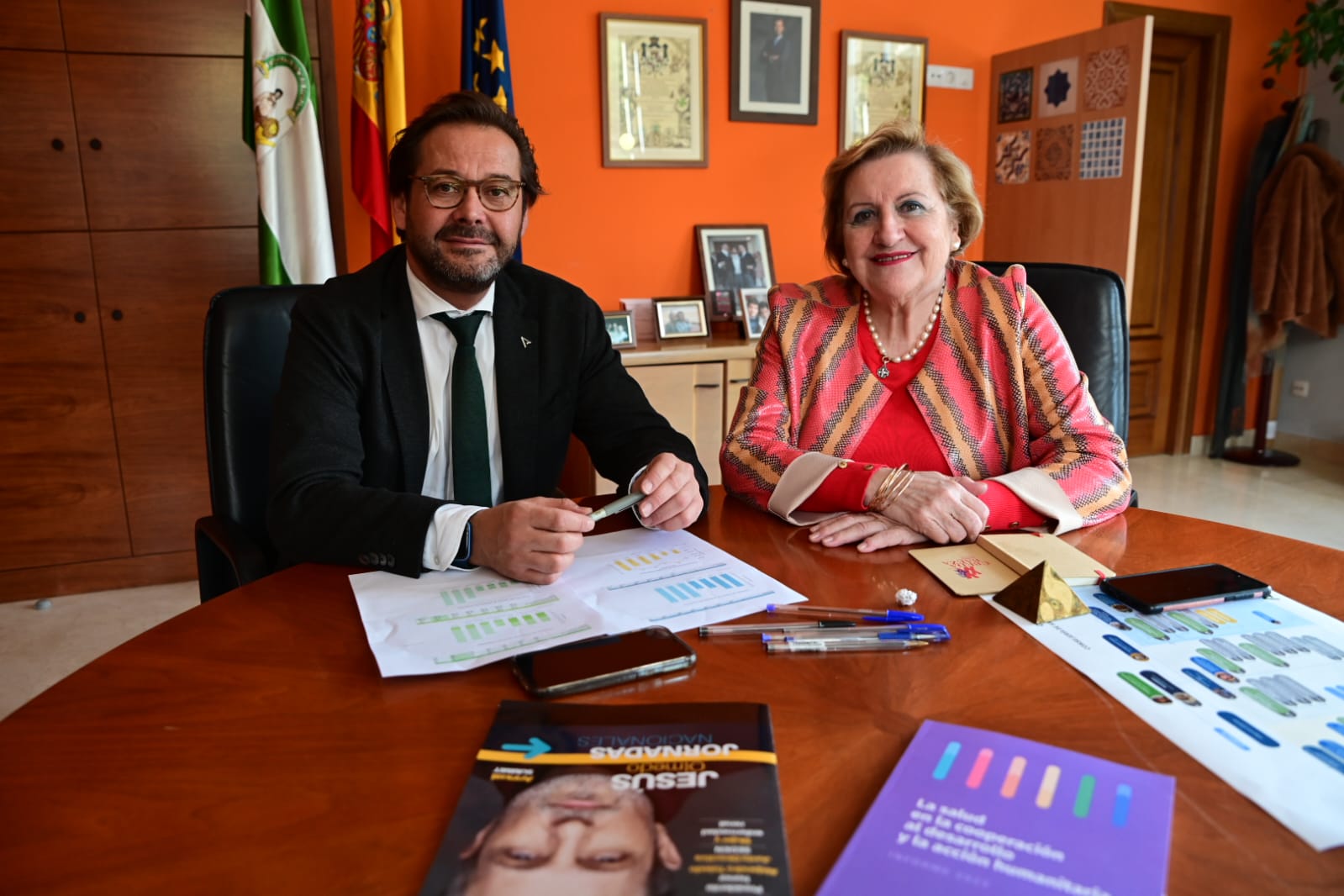 El delegado del Gobierno, Antonio Granados, junto a la directora de la entidad, Blanca Fernández-Capel.