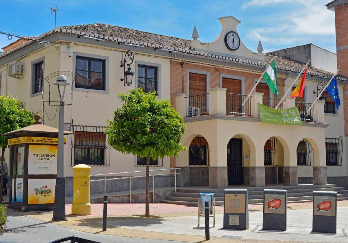 Fachada del Ayuntamiento de Peligros.