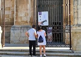 Visitantes, a las puertas de la Catedral de Jaén, el pasado verano.