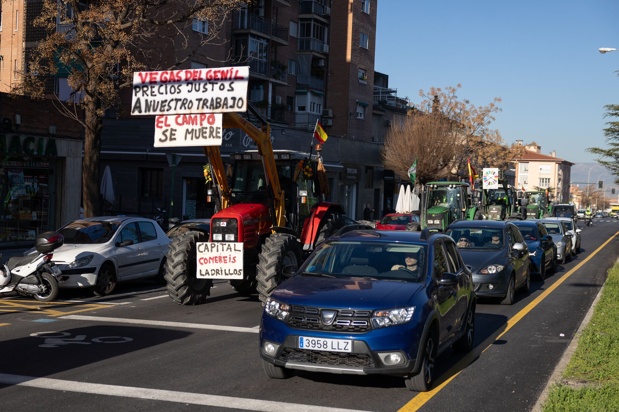 Las imágenes de los tractores en plena Gran Vía de Granada