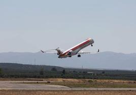 Un despegue en el aeropuerto Federico García Lorca.