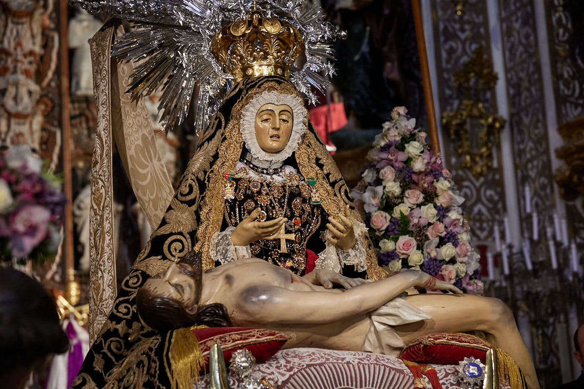 Las imágenes de la Virgen de las Angustias tras su restauración