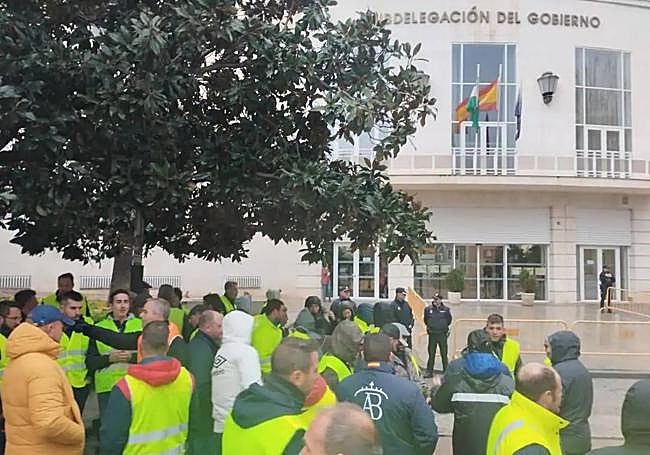 Protesta reciente de los agricultores ante la Subdelegación.