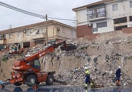 Los operarios actúan ya en las pistas deportivas.