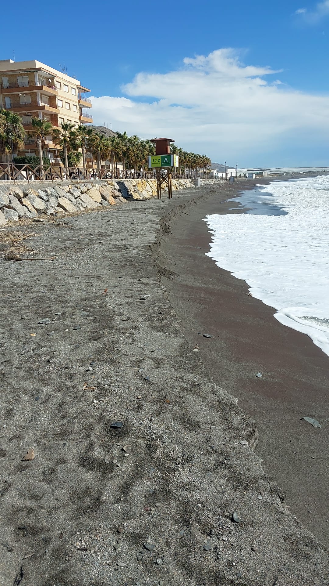 Las imágenes de un nuevo destrozo en Playa Granada y Salobreña