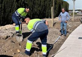 Laboras para crear el acceso peatonal al Jaén Plaza.