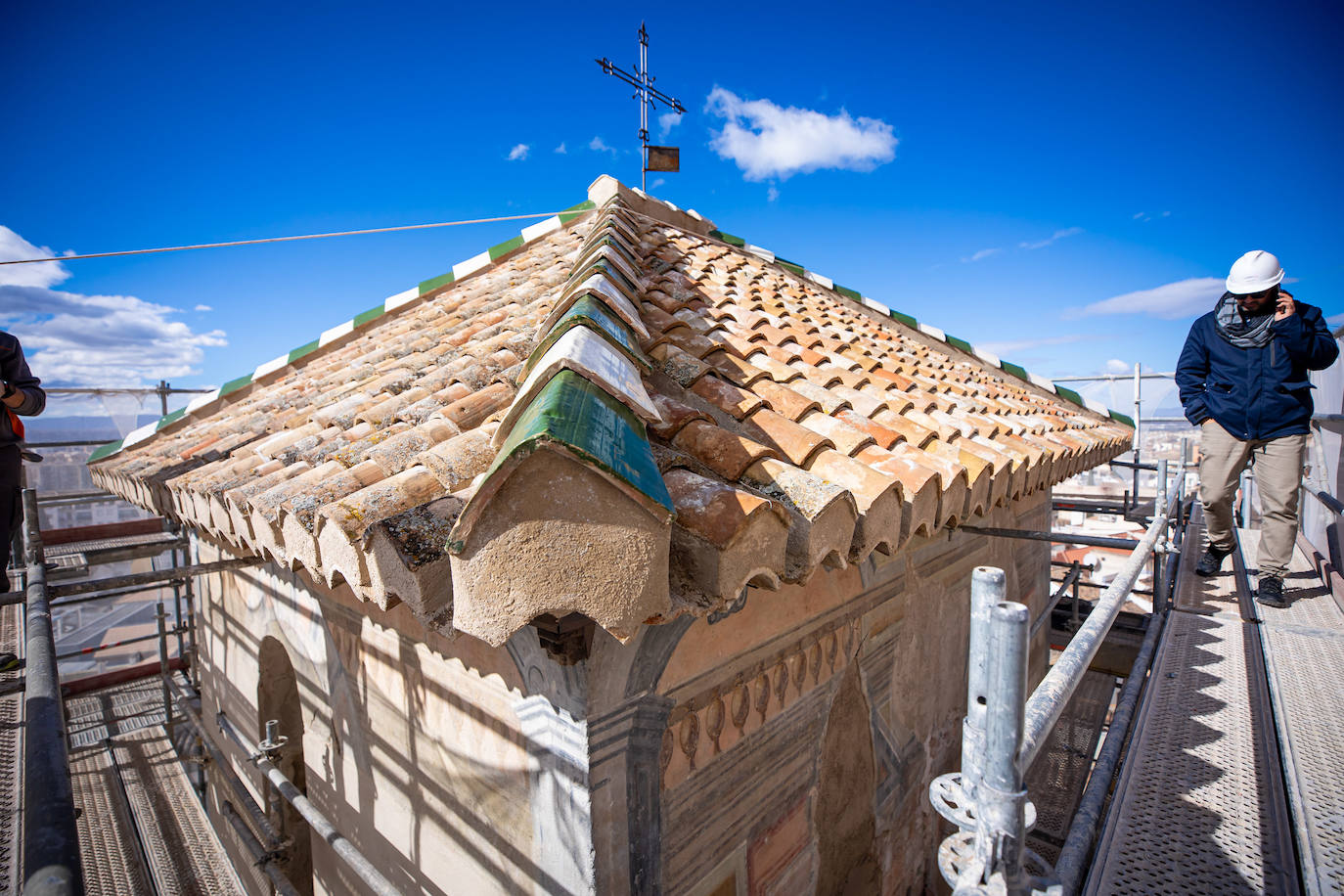 Restauración de la cubierta del campanario.