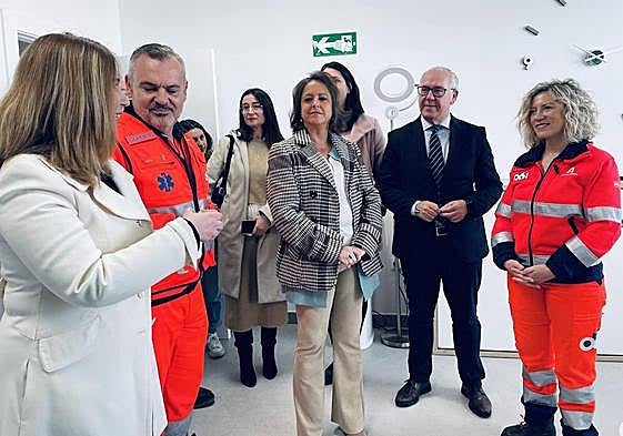 Visita de los representantes políticos de la Junta a la sede reformada del 061 en Bailén.