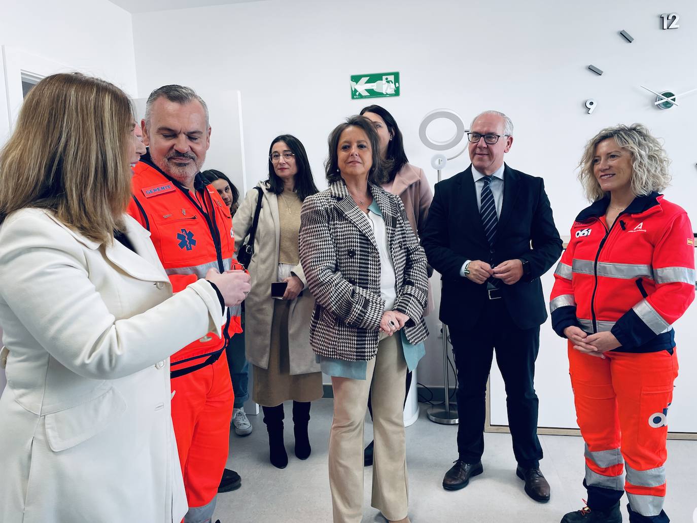 Visita de los representantes políticos de la Junta a la sede reformada del 061 en Bailén.