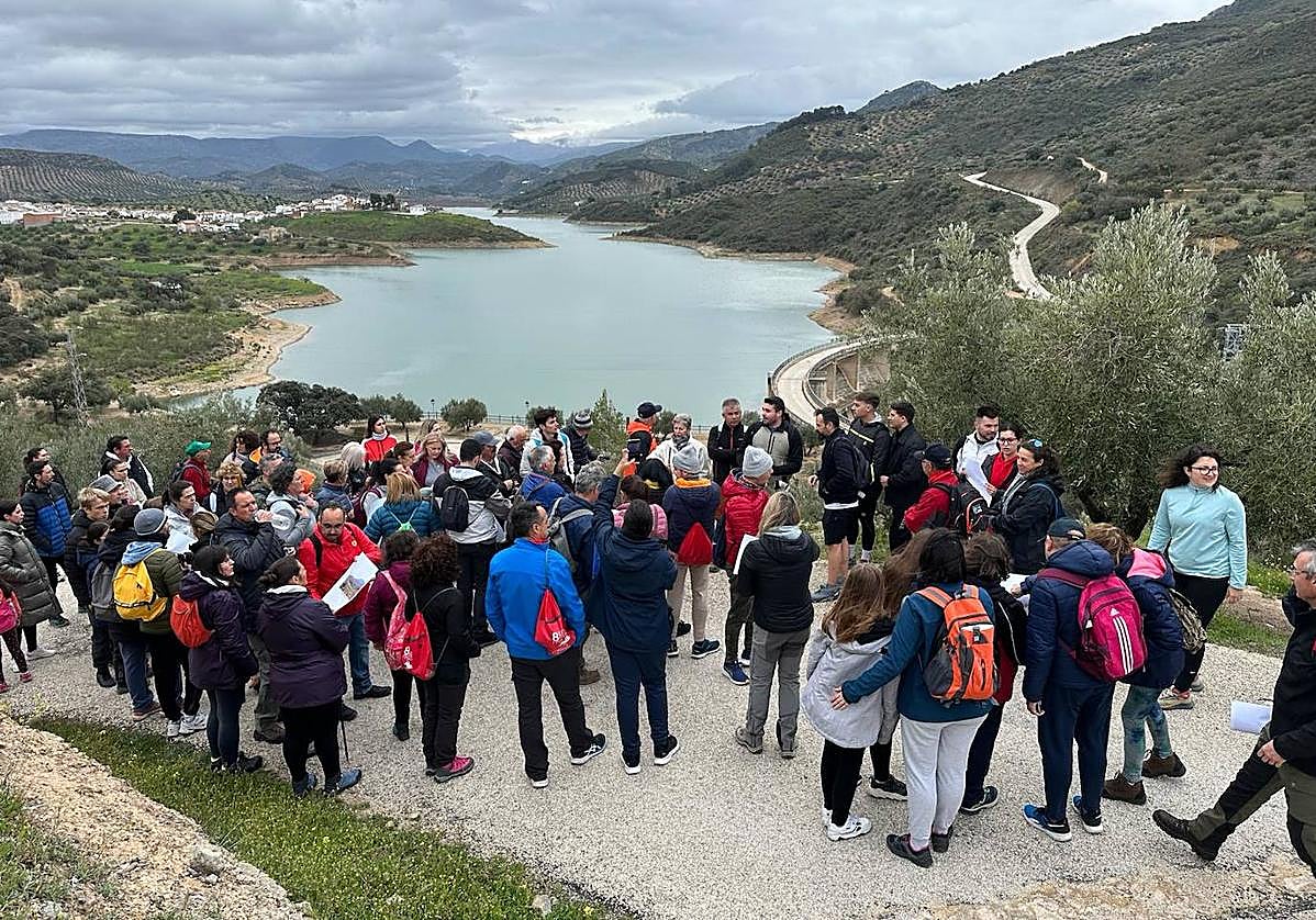 Participantes en la ruta hacia Las Casillas.