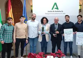 Presentación de los galardonados con los Premios Zabaleta en la delegación del Gobierno de la Junta,, con la asistencia de Jesús Estrella y la alcaldesa Yolanda Marcos.