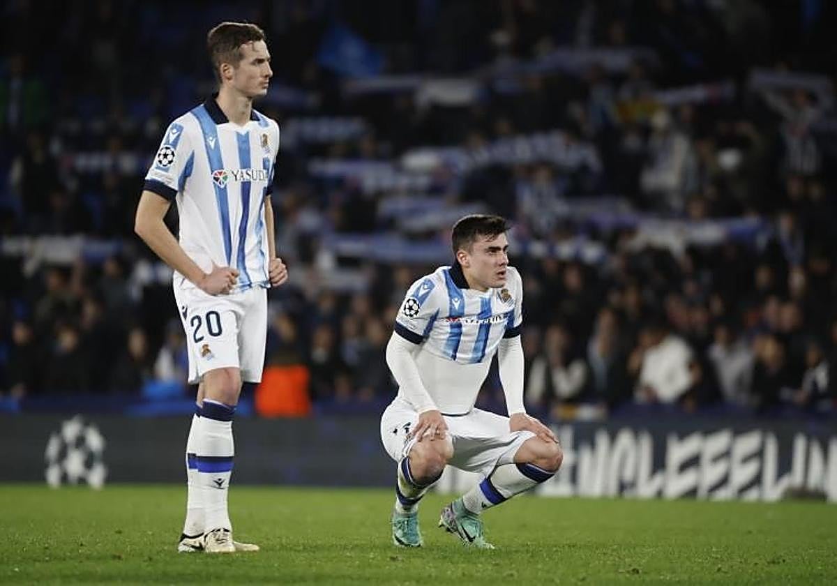 Jon Pacheco y Ander Barrenetxea, desolados tras la eliminación con el PSG.