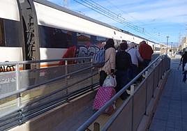 'Déjà vu' de casi tres años en la estación de Huércal-Viator