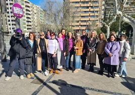 Concentración de mujeres periodistas en el parque de la Concordia.