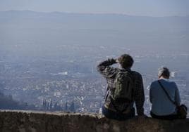 Vistas afectadas por la contaminación en la ciudad de Granada.