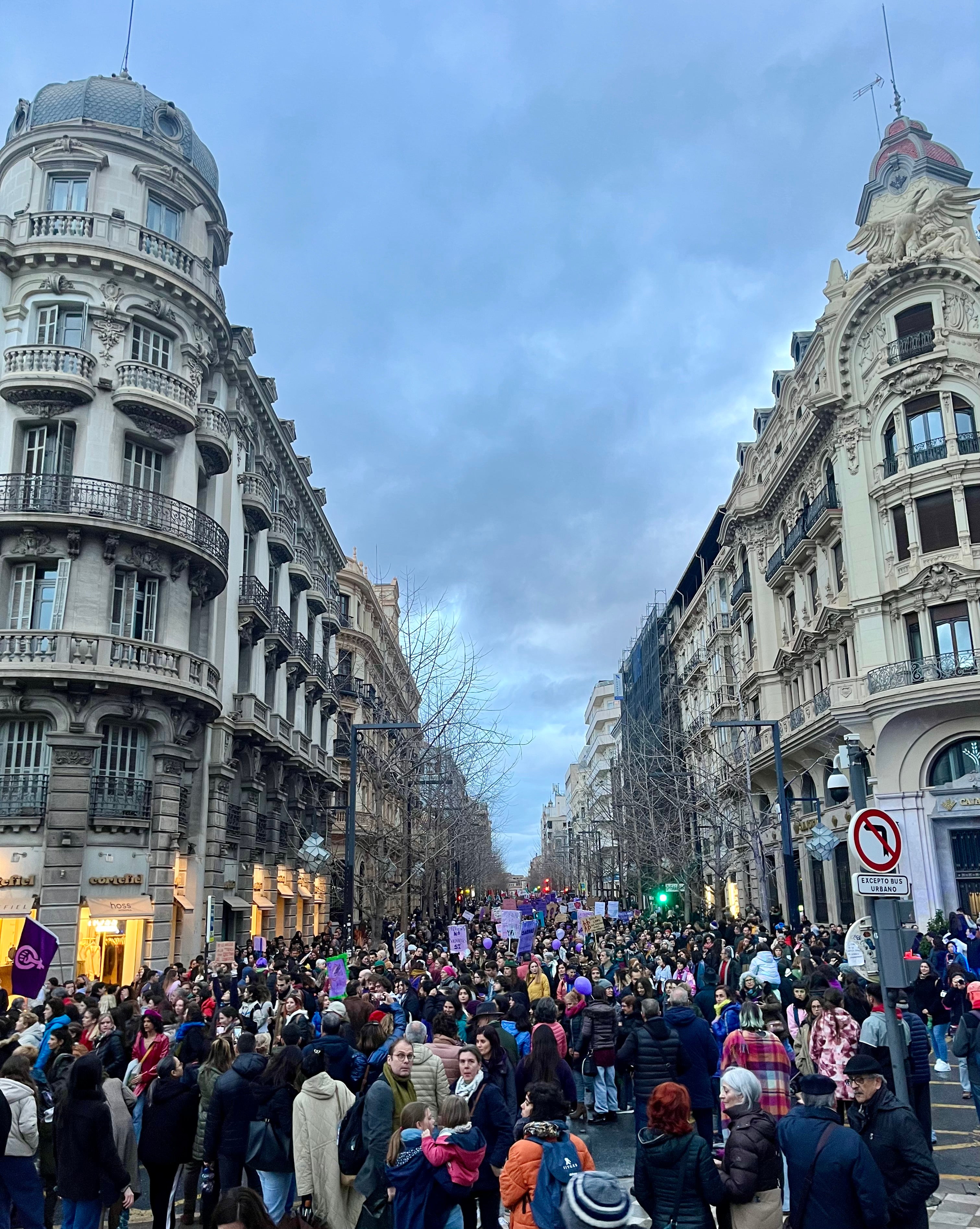 Las imágenes de la marea morada del 8M en Granada