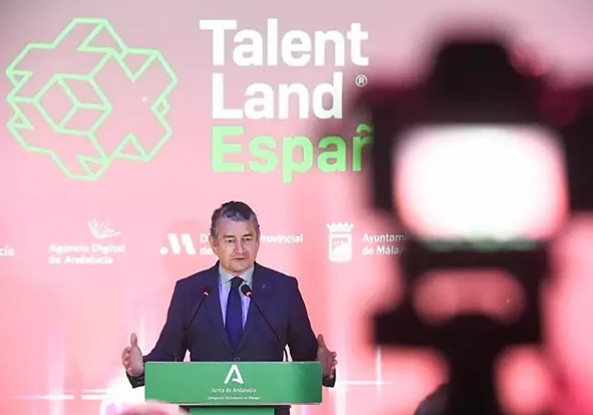 l consejero de la Presidencia, Interior, Diálogo Social y Simplificación Administrativa, Antonio Sanz, interviene en la presentación de Talent Land..