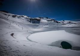 Aspecto de Sierra Nevada esta semana, justo antes de la llegada de la borrasca