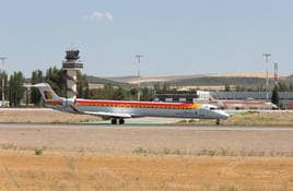 Avión de Iberia en el aeródromo de Chauchina.
