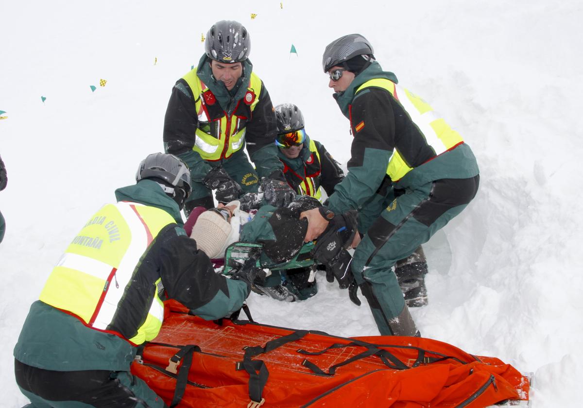 Simulacro de rescate de avalanchas en Sierra Nevada