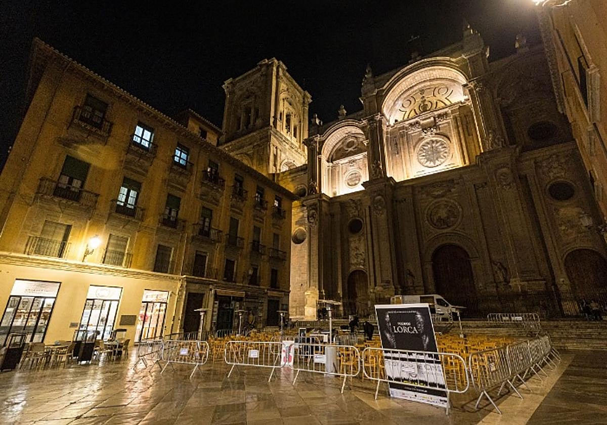 Vista de la catedral de Granada con su nueva iluminación.