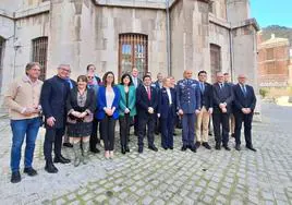 Foto de familia tras la firma del convenio entre Diputación y el INTA.