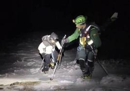 Rescate de la esquiadora atrapada en el barranco de San Juan.