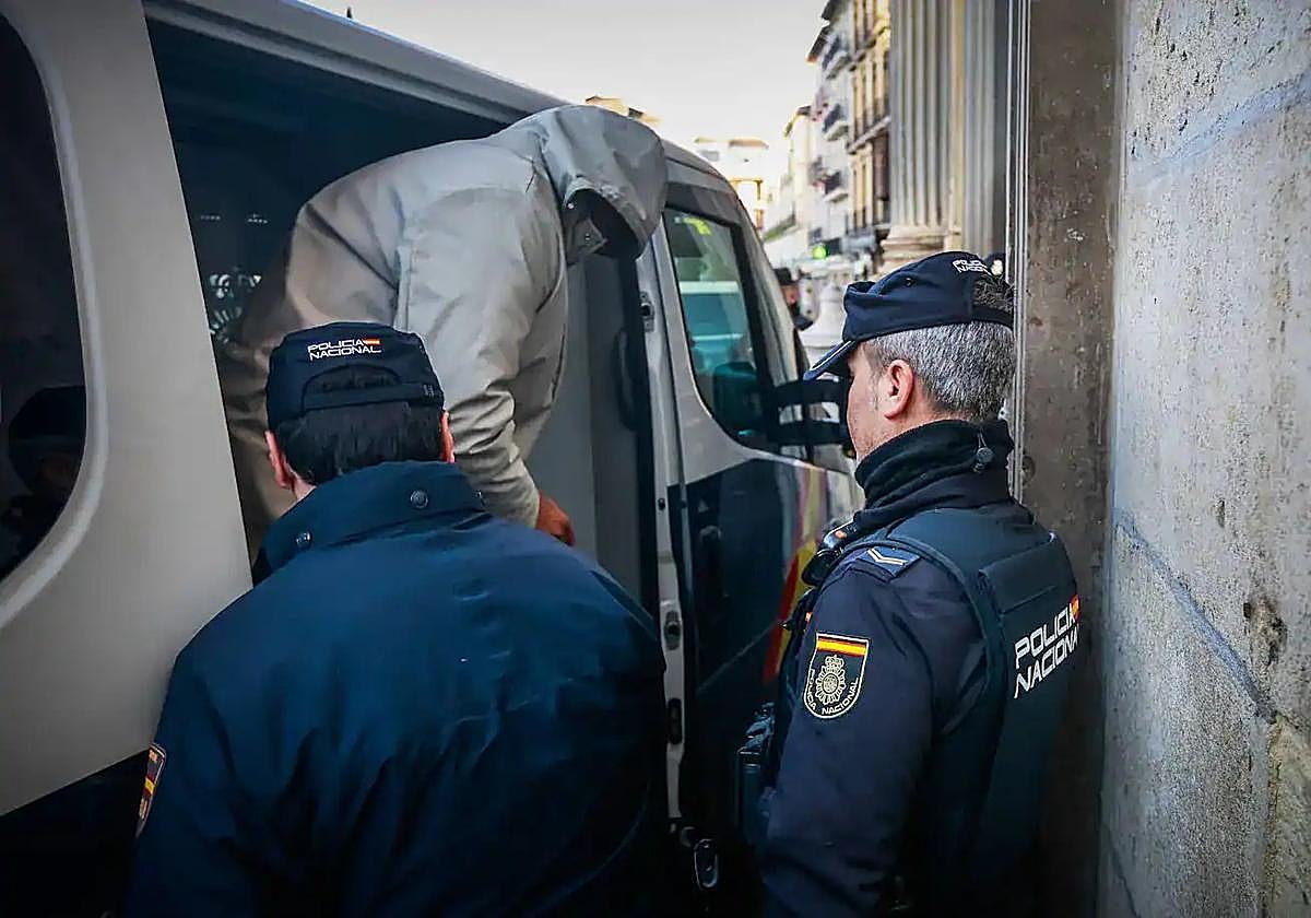 El asesino, al entrar en la Audiencia provincial.