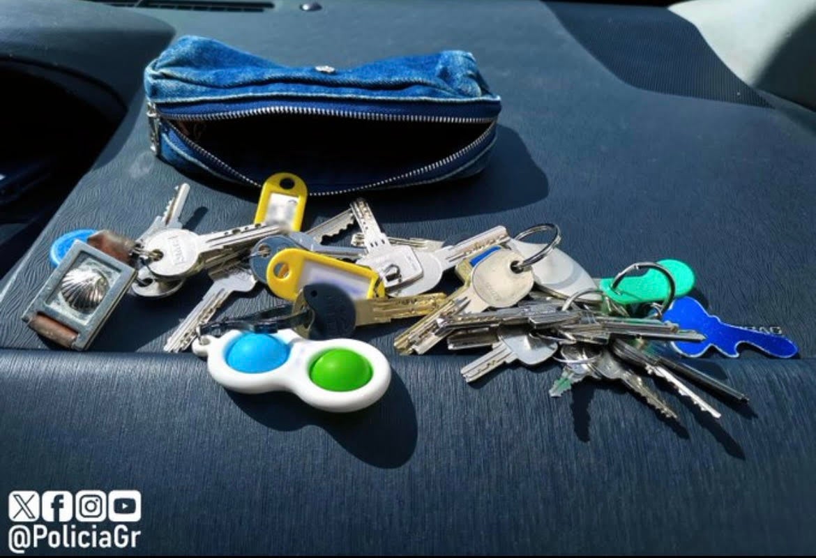 Buscan al dueño de un monedero con numerosas llaves en Granada