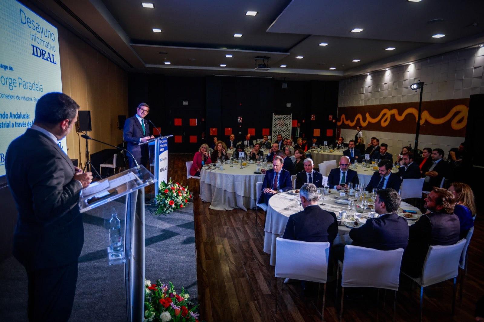 El desayuno IDEAL con el consejero Paradela, en imágenes