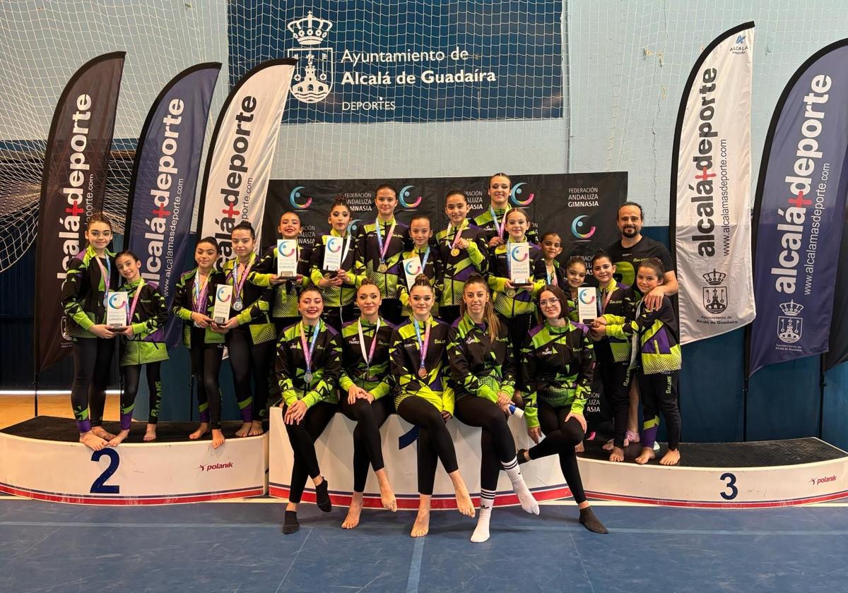 Gimnastas del club granadino Balans, en Alcalá de Guadaíra.