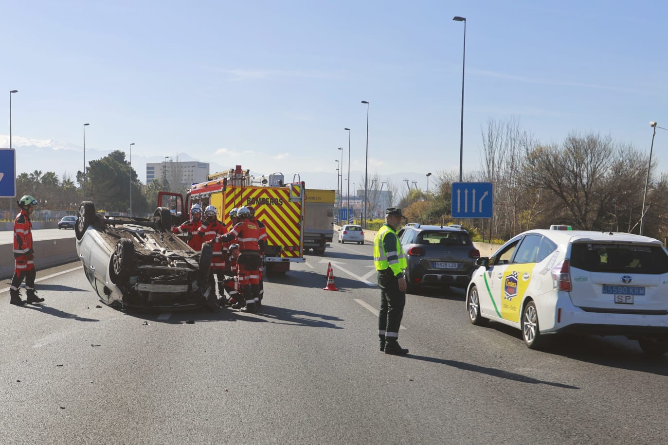 Espectaculares imágenes de un accidente en la autovía de Granada