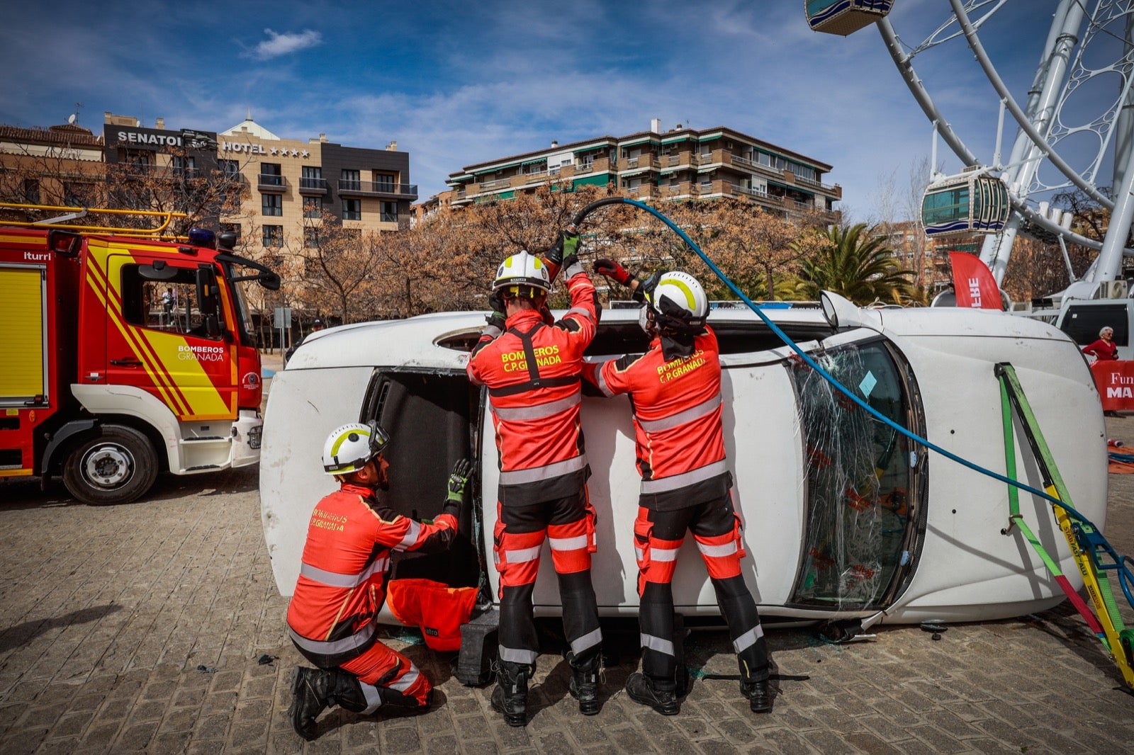 El espectacular simulacro de gran accidente en Granada, en imágenes