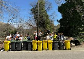 Asistentes a la jornada de recogida de basura.