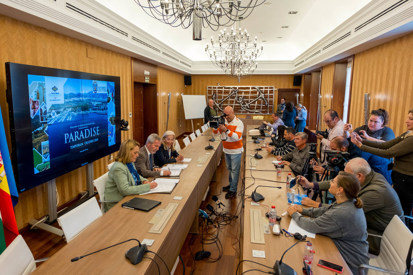 El Ayuntamiento de Motril y el puerto cierran el convenio de colaboración para la nueva temporada de cruceros.