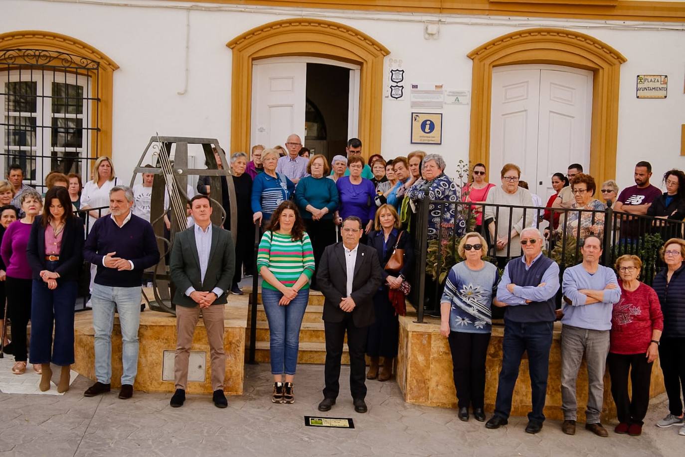 Minuto de silencio a las puertas del Ayuntamiento de Alboloduy.