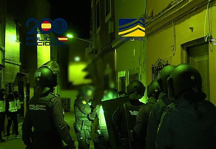 Tres detenidos en Granada y Cádiz por la muerte de cinco migrantes arrojados al mar desde una embarcación.