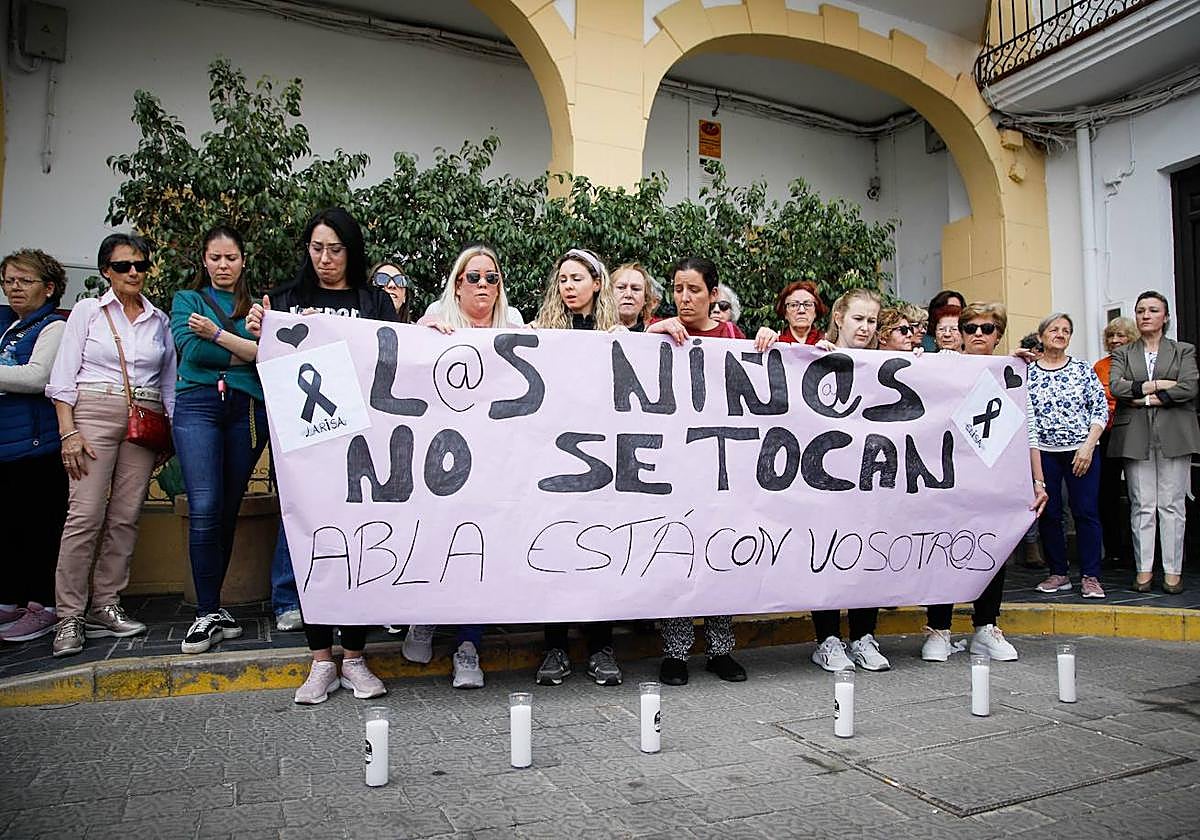 Minuto de silencio en Abla, por las menores asesinadas.