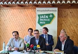 Dirigentes y concejales de Jaén Merece Más, el pasado miércoles.