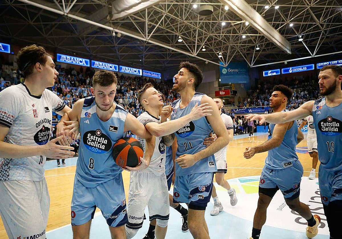 En el derbi gallego de Lugo, que ganó el Monbus, hubo momentos de tensión.