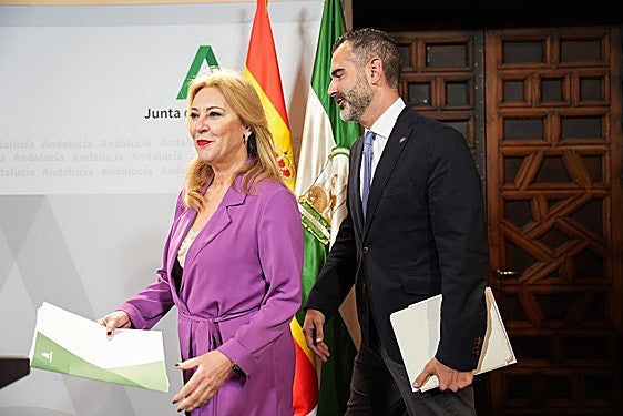Carolina España y Ramón Fernández-Pacheco, ayer tras el Consejo de Gobierno.