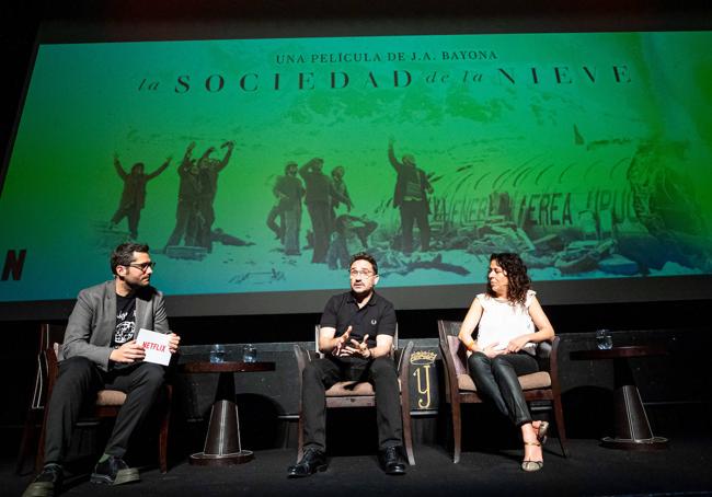 Arenas, Bayona y Hermida, durante el coloquio.