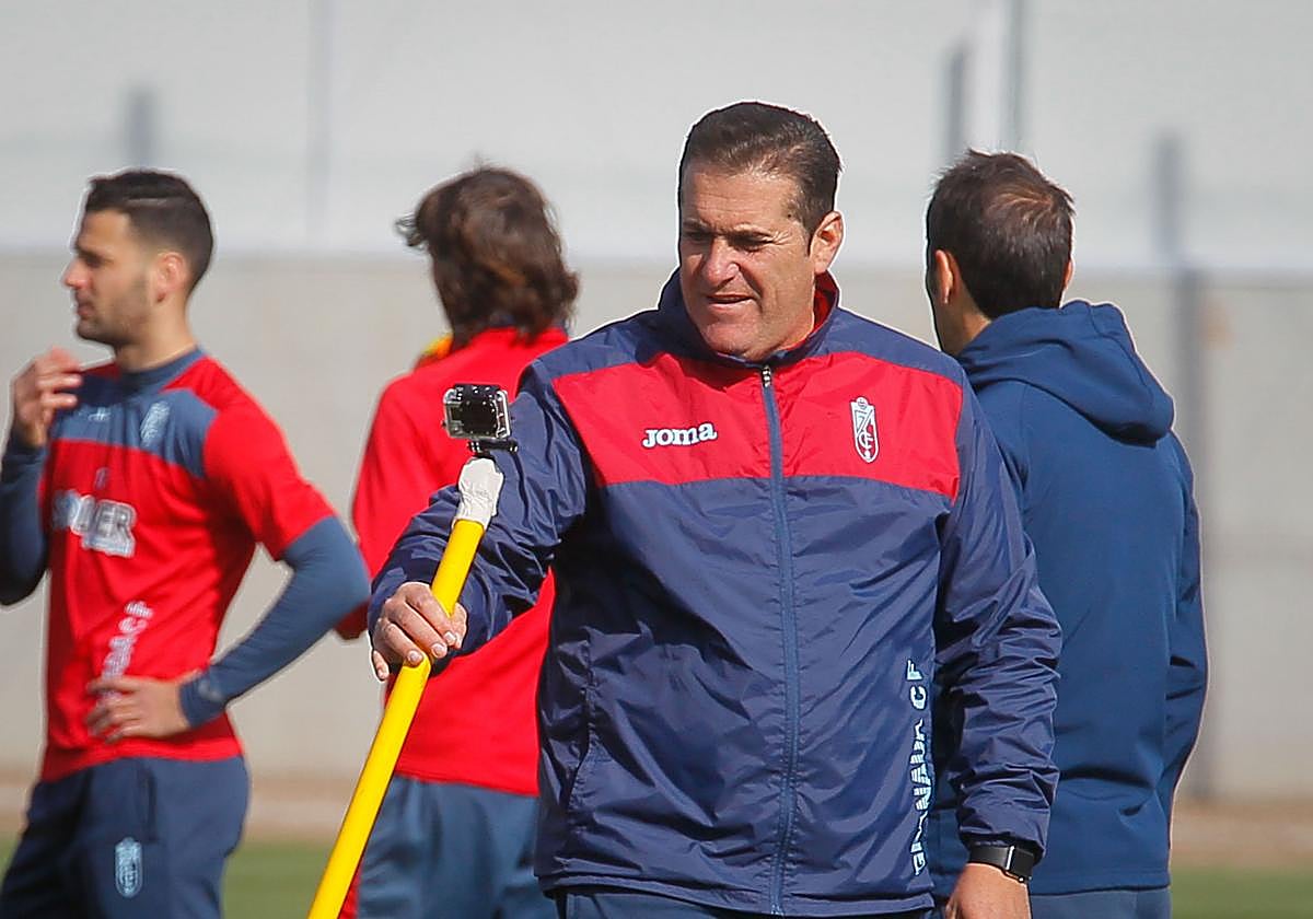 José Ramón Sandoval, durante su etapa anterior al frente del Granada.