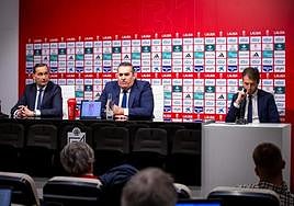 Alfredo García Amado, José Ramón Sandoval y Matteo Tognozzi, durante la presentación del entrenador.