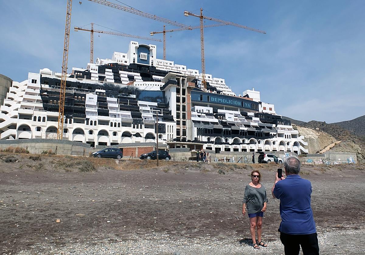 El polémico hotel de El Algarrobico, en Carboneras.