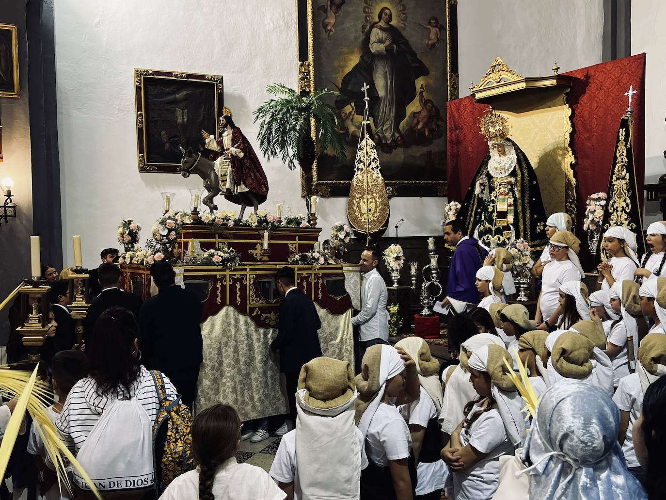 El ensayo y la bendición de la Borriquilla de Churriana de la Vega, en imágenes