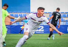 El delantero Fernando celebra su primer gol con el conjunto blanco.